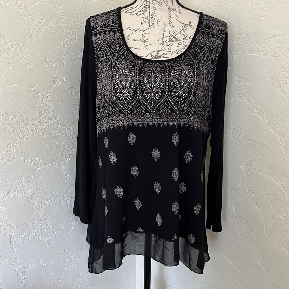 B.L.E.U.Beautiful Women's XL Black Silver Rivet Design Long Sleeve Knit Top